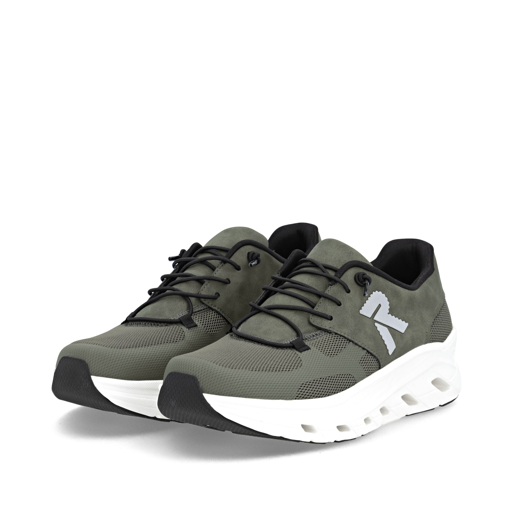 Grüne Rieker Herren Sneaker Low U3500-54 mit Schnürung sowie ultraleichter Sohle. Schuhpaar seitlich schräg.