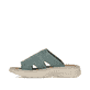 Grüne Rieker Damen Pantoletten V8580-52 mit Gummizug sowie einer leichten Sohle. Schuh Außenseite.