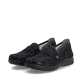Mocassins Rieker noirs pour femmes 48968-00 avec bande élastique. Chaussures inclinées sur le côté.