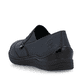 Blaue Rieker Damen Slipper 48961-14 mit modernen Ziernähten sowie einem Gummizug. Schuh von hinten.