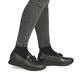 Mocassins Rieker marron pour femme 49051-25 en cuir lisse. Chaussure au pied.