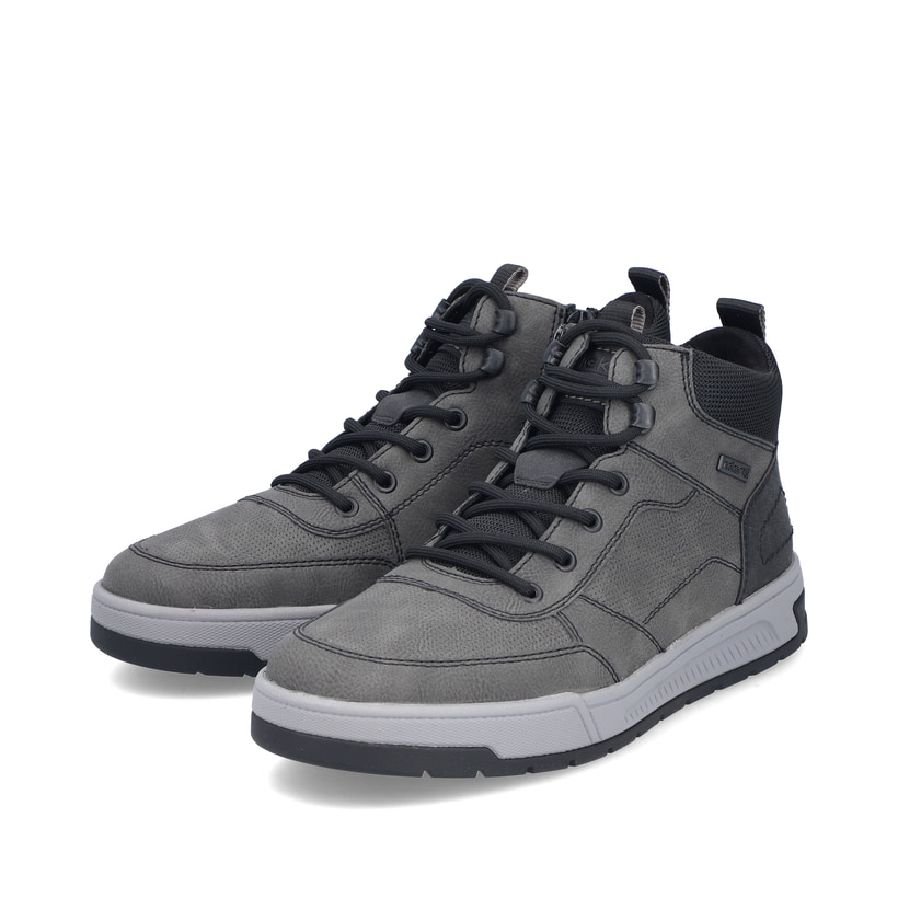Graue Rieker Herren Schnürstiefel 36020-45 mit wasserabweisender TEX-Membran. Schuhpaar seitlich schräg.