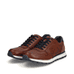 Braune Rieker Herren Sneaker Low B0503-24 mit modernen Ziernähten. Schuhpaar seitlich schräg.