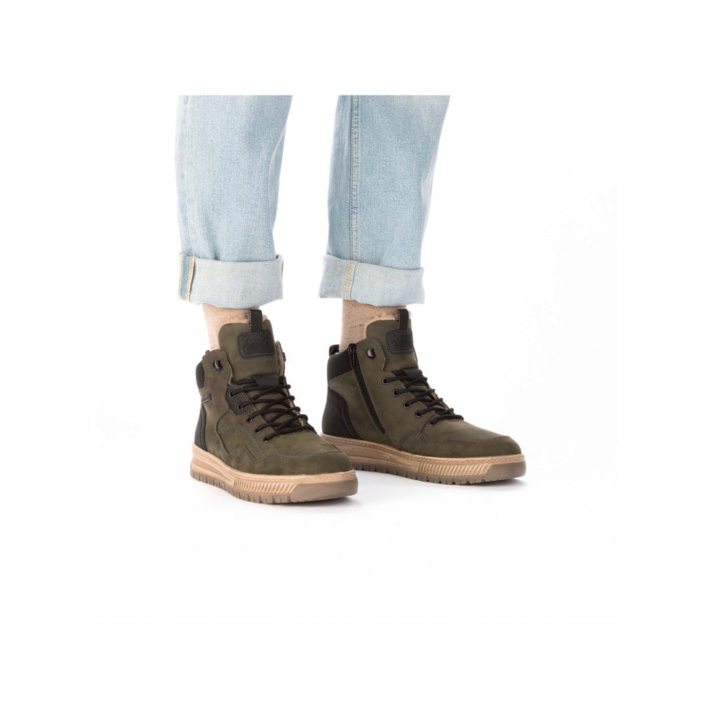 Grüne Rieker Herren Schnürstiefel 38554-55 aus Rauleder. Schuh am Fuß.