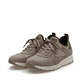 Beige Rieker Herren Slipper B0752-64 mit einem Gummizug sowie der Komfortweite G. Schuhpaar seitlich schräg.