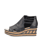 Schwarze Rieker Keilsandaletten 68197-00 mit einem Gummizug sowie leichter Sohle. Schuh Außenseite.