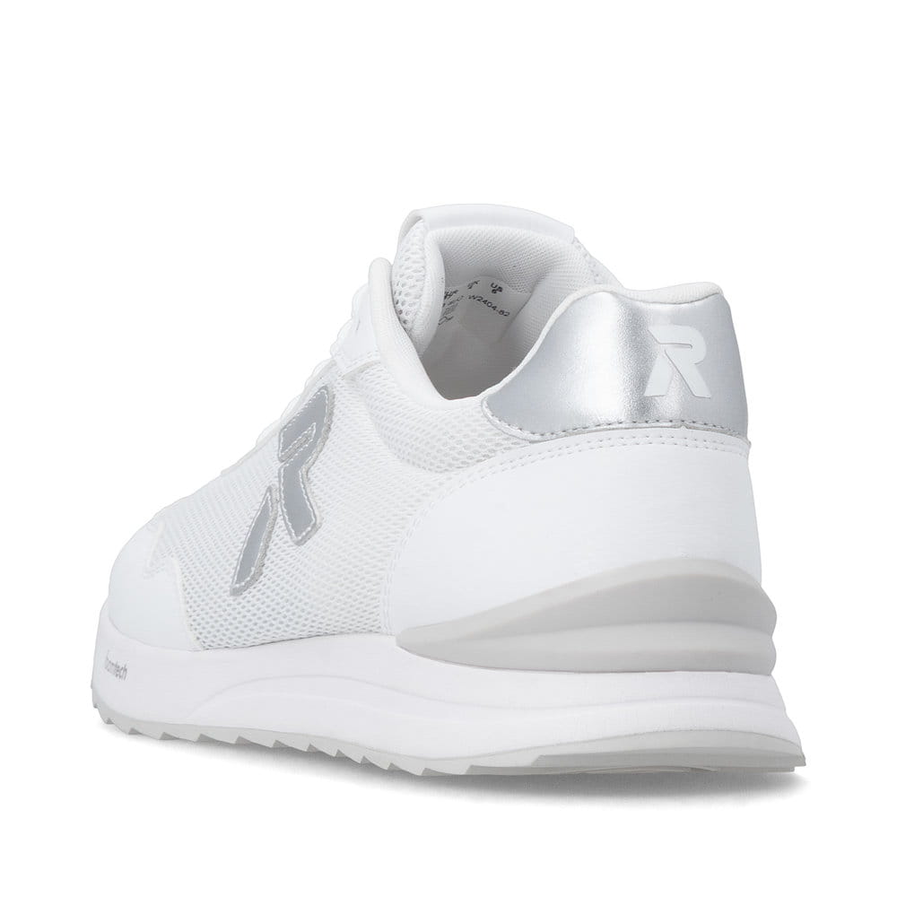 Weiße Rieker Damen Sneaker Low W2404-82 mit Schnürung sowie ultraleichter Sohle. Schuh von hinten.