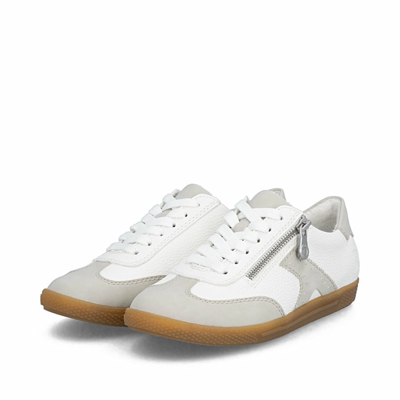 Weiße Rieker Damen Sneaker Low L9700-80 mit einem Reißverschluss. Schuhpaar seitlich schräg.