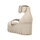 Beige vegane Rieker Keilsandaletten 68093-60 mit trendigen Schnalle. Schuh von hinten.