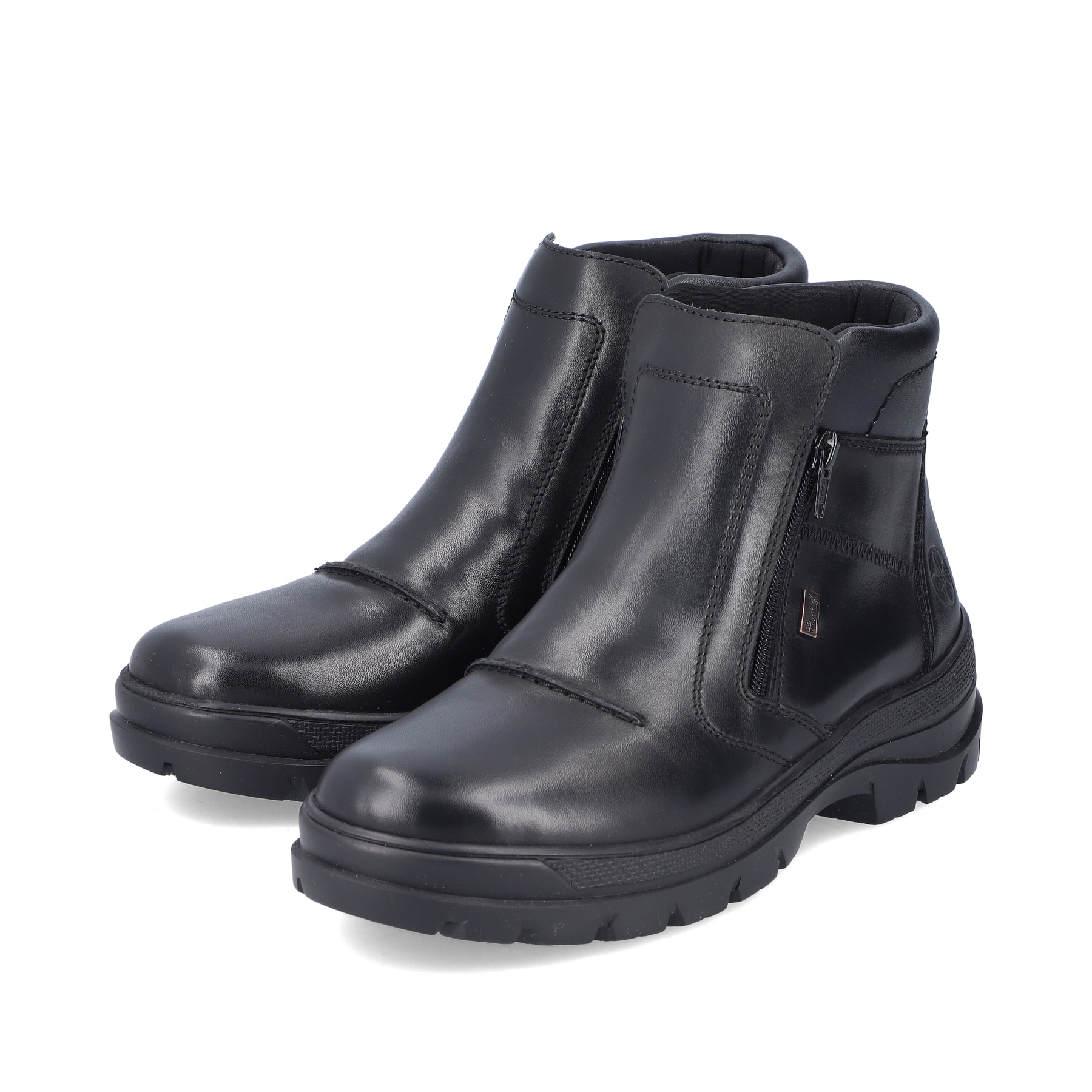 Graphitschwarze Rieker Herren Kurzstiefel F5463-00 mit Reißverschluss sowie Flip-Grip. Schuhpaar schräg.