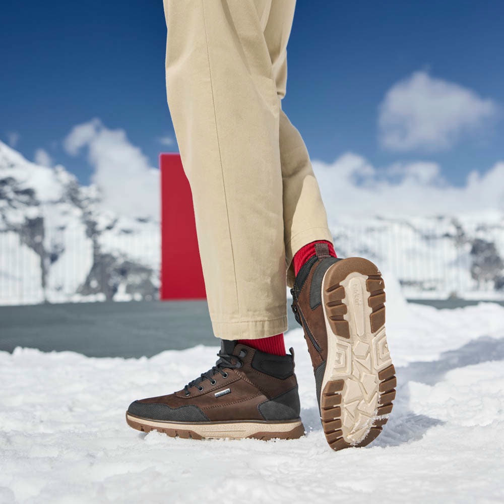 Braune Rieker Herren Schnürstiefel B9310-24 getragen