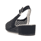 Schwarze Rieker Slingpumps 47060-01 mit eleganten Zierlochungen sowie Schnallen. Schuh von hinten.