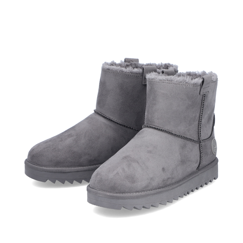 Graue Rieker Damen Kurzstiefel 99870-45 mit Fellschaftrand sowie Komfortweite G. Schuhpaar seitlich schräg.