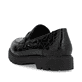 Glanzschwarze Rieker Damen Loafer 45560-03 mit einer extra weichen Decksohle. Schuh von hinten.
