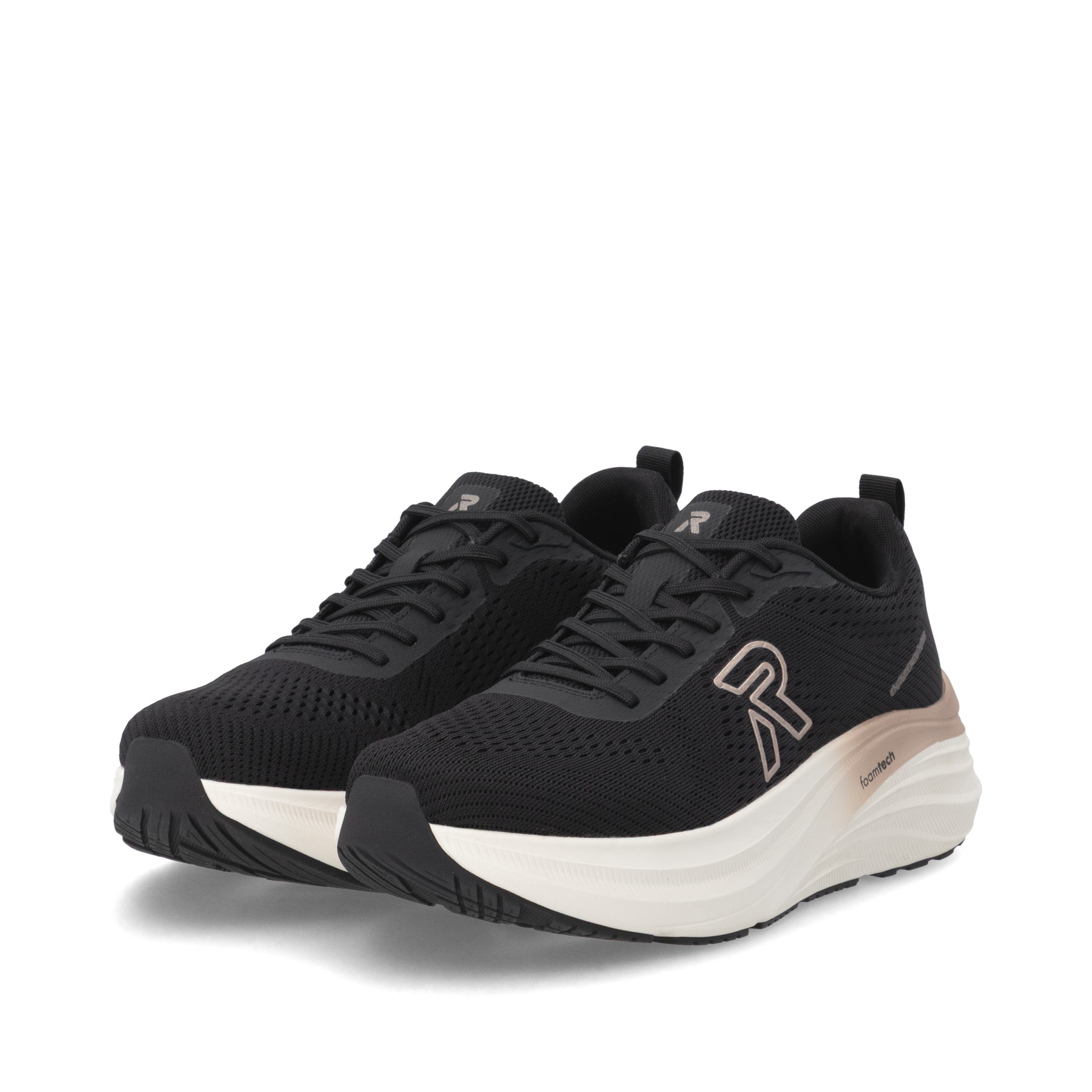 Schwarze Rieker Sport Damen Sneaker Low W4101-01. Schuhpaar seitlich schräg.