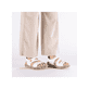 Weiße Rieker Damen Riemchensandalen V5151-80 aus Glattleder. Schuh am Fuß.