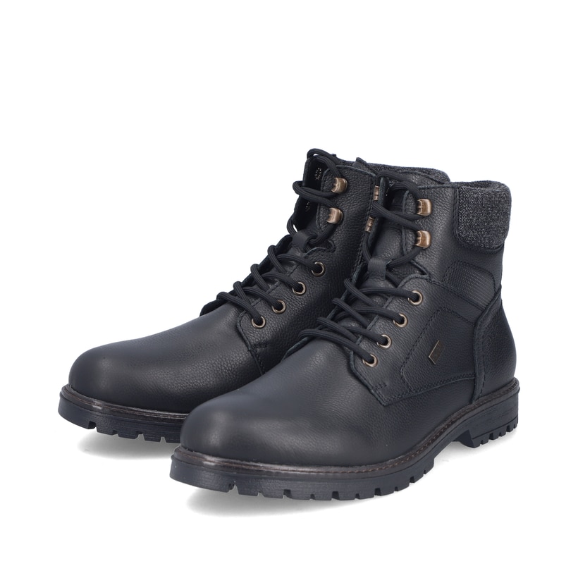 Schwarze Rieker Herren Schnürstiefel F3616-00 aus Glattleder. Schuhpaar seitlich schräg.