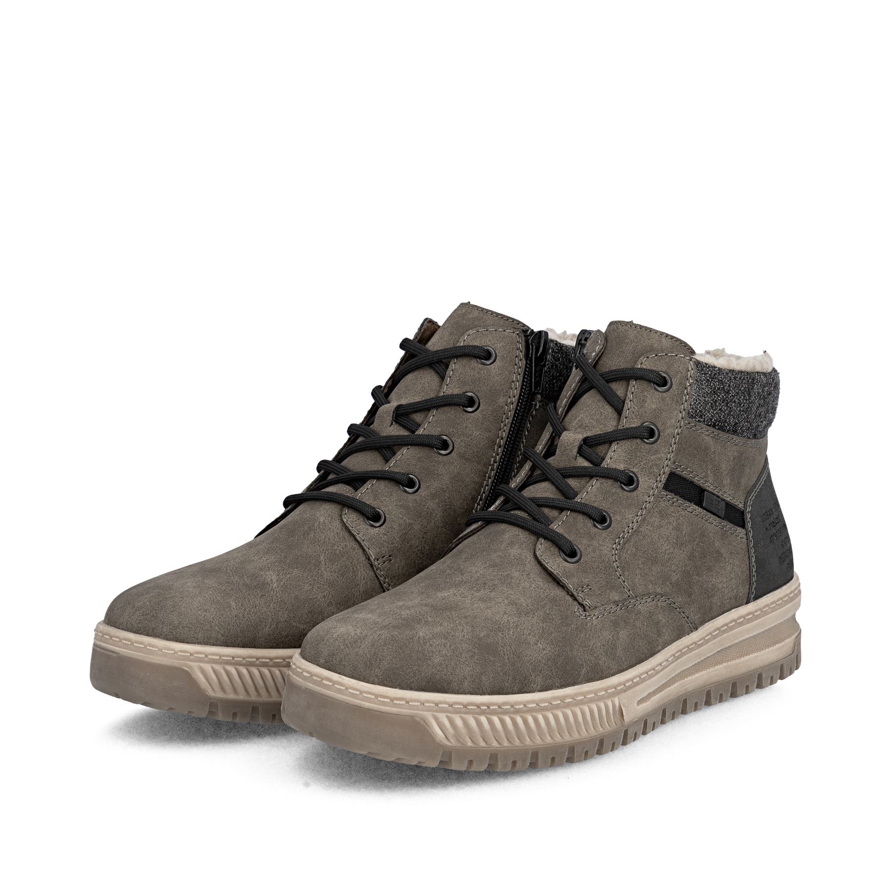 Braune Rieker Herren Schnürstiefel 38542-25 mit wasserabweisender TEX-Membran. Schuhpaar seitlich schräg.