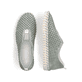 Grüne Rieker Damen Slipper N1963-52, Barfußschuhe in Löcheroptik mit Gummizug. Schuh von oben, liegend.