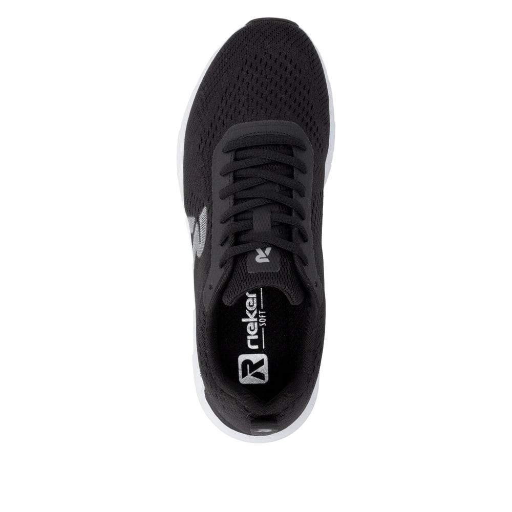 Baskets basses Rieker noires pour femme M9006-00 avec lacets. Chaussure vue de dessus.