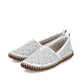 Weiße Rieker Ballerinas M2851-80, Barfußschuhe in Löcheroptik mit einem Gummizug. Schuhpaar seitlich schräg.