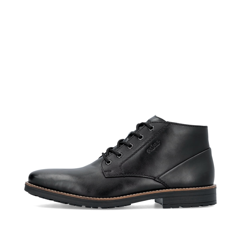 Carbonschwarze Rieker Herren Schnürstiefel 33207-00 mit einer Schnürung. Schuh Außenseite.