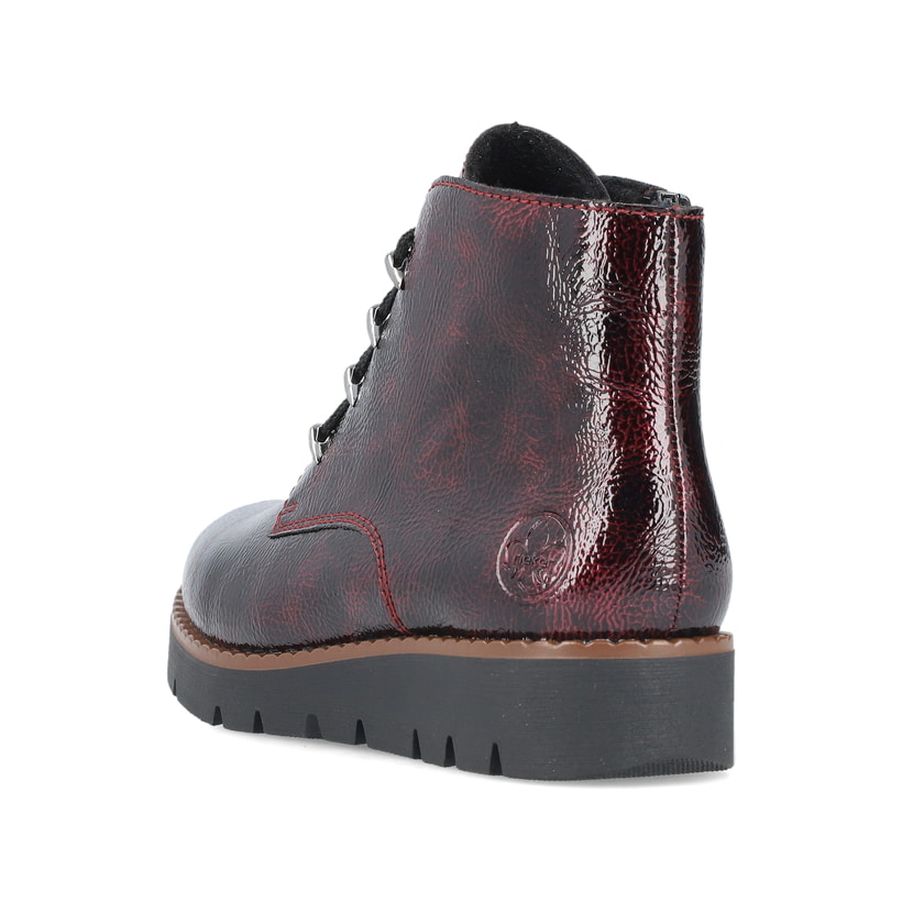 Blaue Rieker Ballerinas 44896-15 mit Klettverschluss sowie Löcheroptik. Schuh Außenseite gespiegelt.