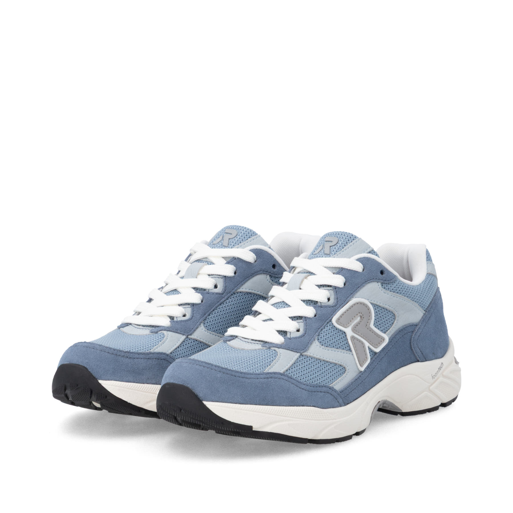 Blaue Rieker Sport Damen Sneaker Low W4201-10. Schuhpaar seitlich schräg.