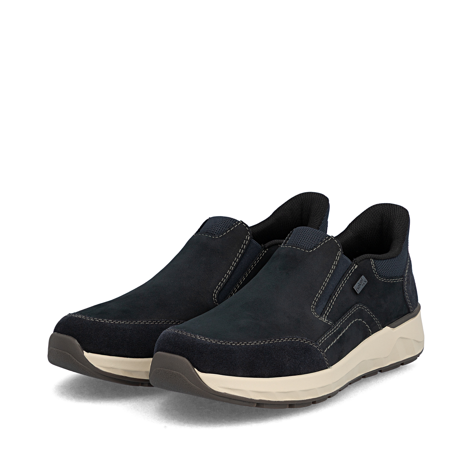 Blaue Rieker Herren Slipper 11551-14 aus Rauleder. Schuhpaar seitlich schräg.