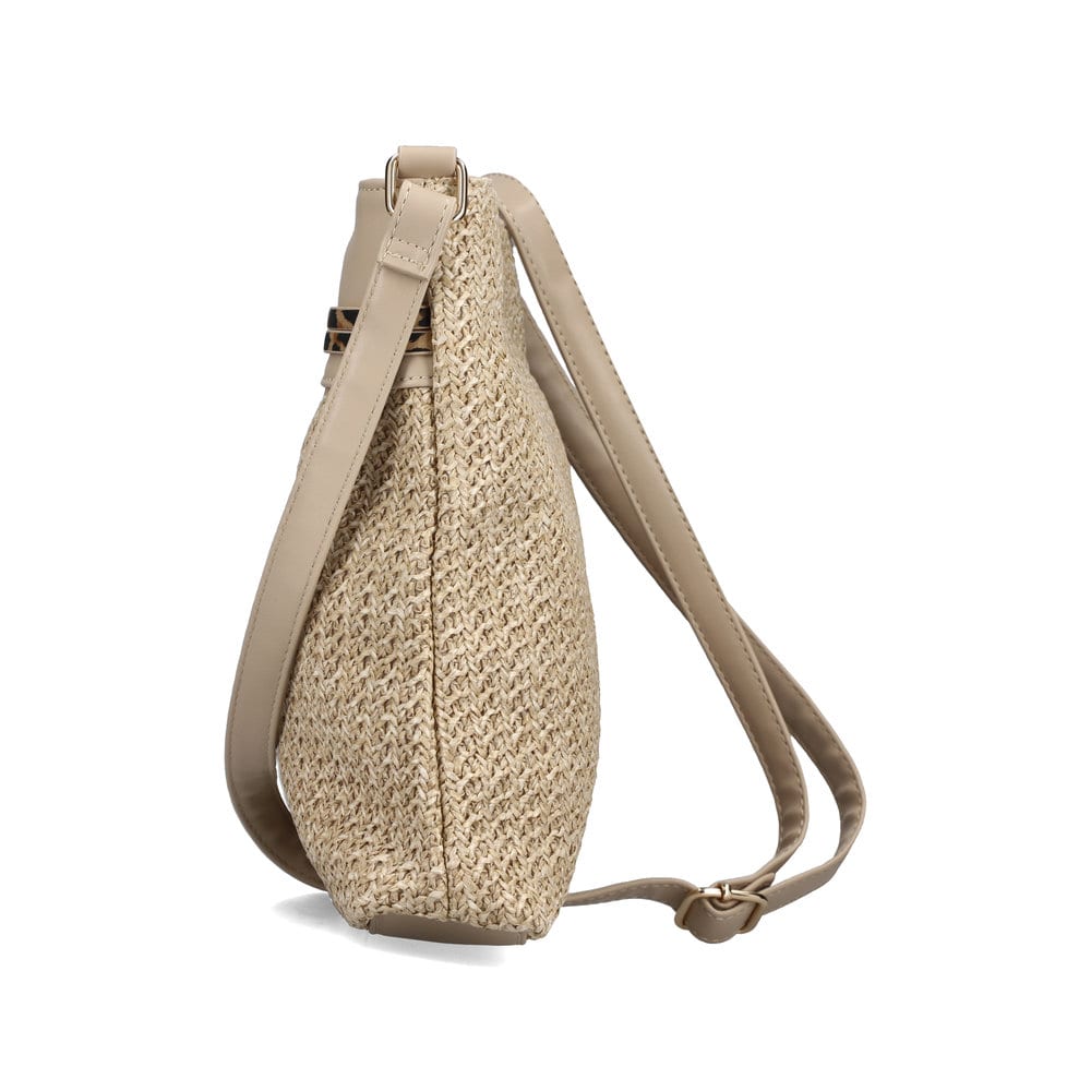 Sac à main Rieker H1519-65 beige avec aspect raphia, fermeture éclair et bandoulière réglable. Côté gauche.