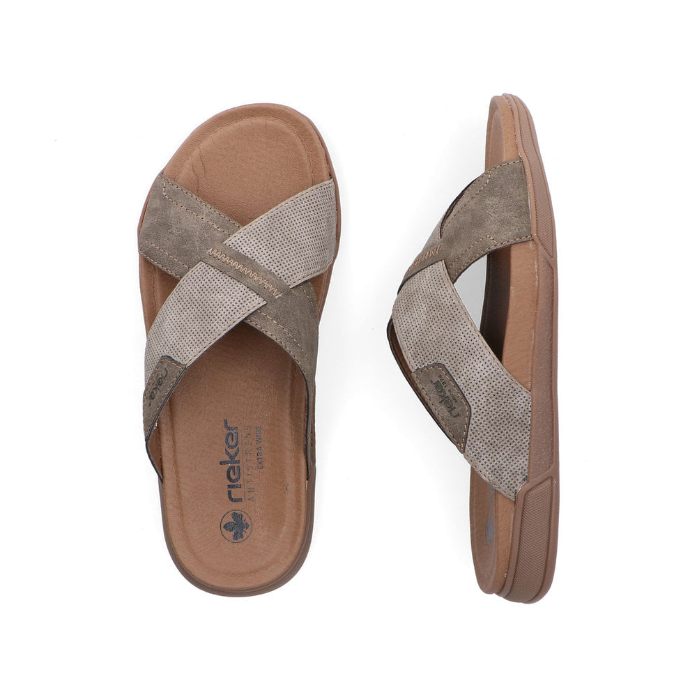 Braune Rieker Herren Pantoletten 27080-25 mit Extraweite H sowie flexibler Sohle. Schuh von oben, liegend.