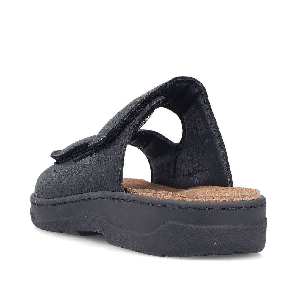 Schwarze Rieker Herren Pantoletten 20390-00 aus Glattleder mit Klettverschluss. Schuh von hinten.