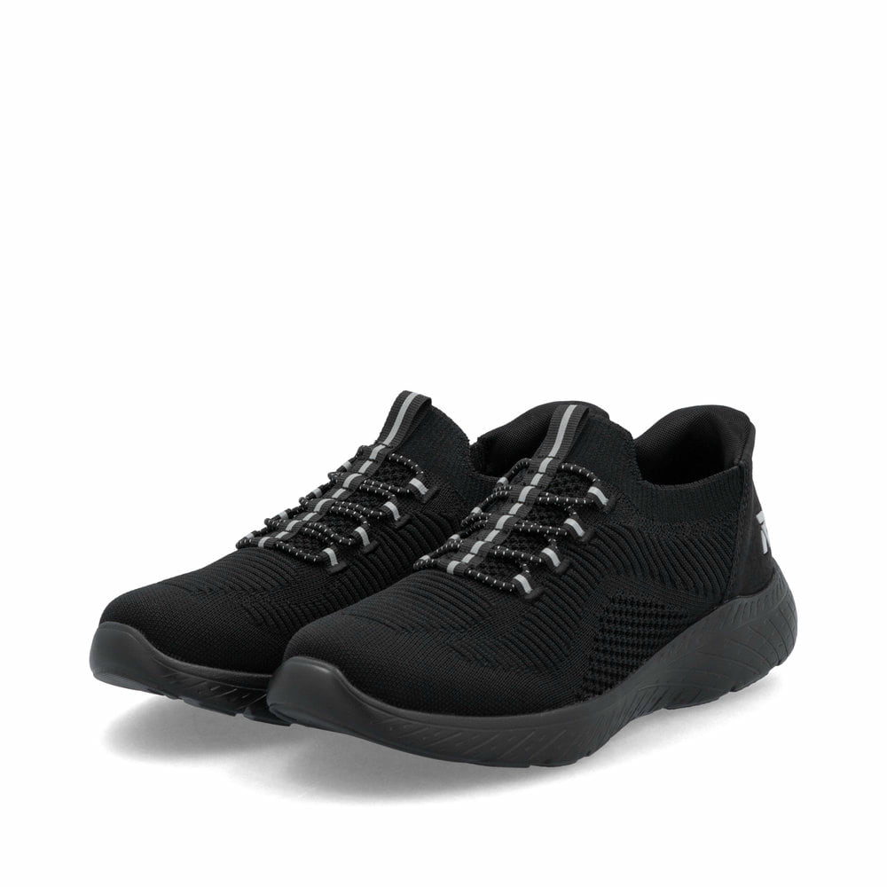 Baskets basses Rieker noires femme M5066-00 avec option easy in facile. Chaussures inclinées sur le côté.