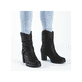 Urbanschwarze Rieker Damen Stiefeletten Y2582-00 mit einem Reißverschluss. Schuh am Fuß.