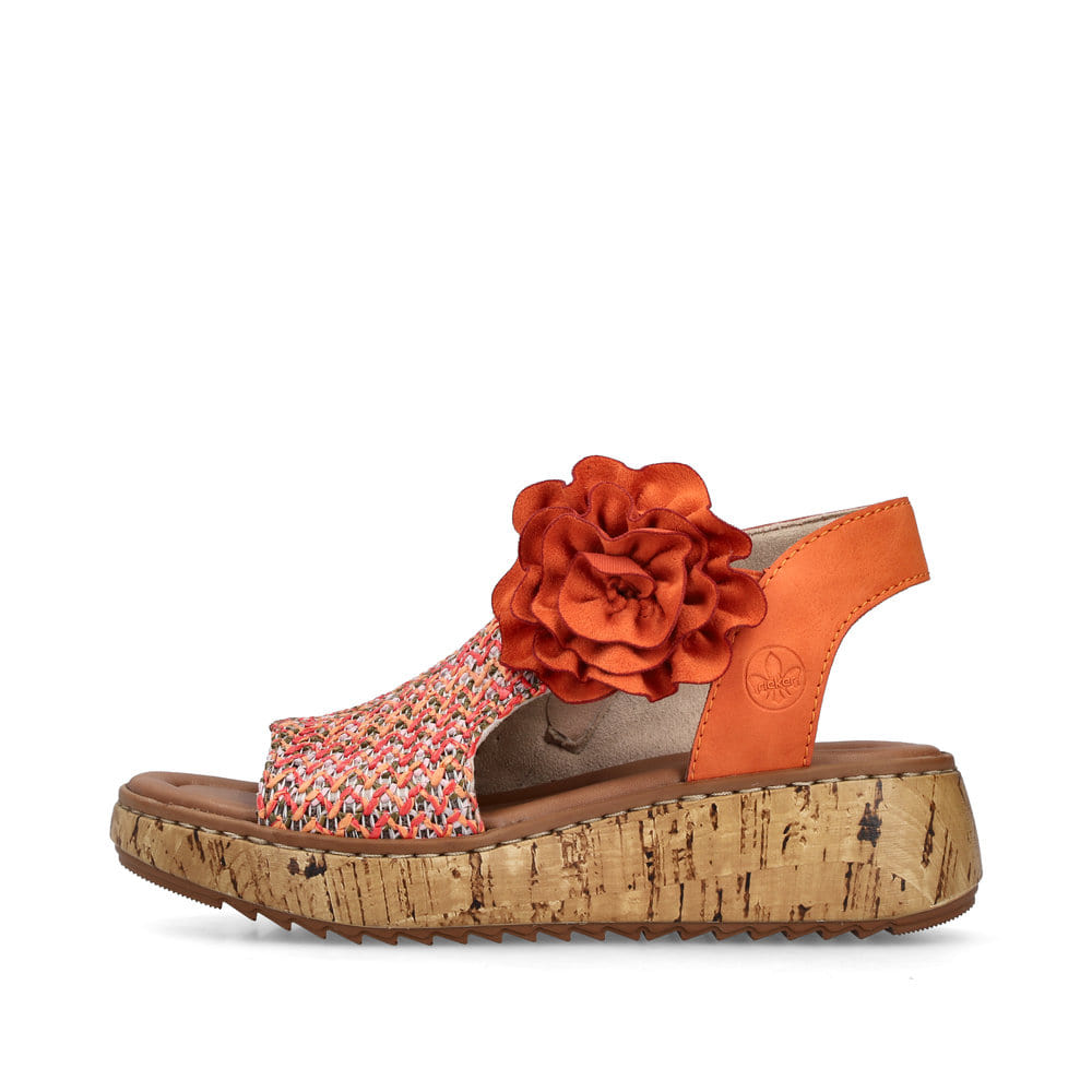 Mehrfarbige Rieker Keilsandaletten V1783-90 mit dekorativer Blume. Schuh Außenseite.