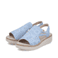 Blaue Rieker Keilsandaletten 69246-10 mit Strasssteinen sowie einem Gummizug. Schuhpaar seitlich schräg.