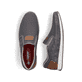Mocassins Rieker gris homme 11954-45 avec coutures modernes élégantes. Chaussure vue de dessus, couchée.