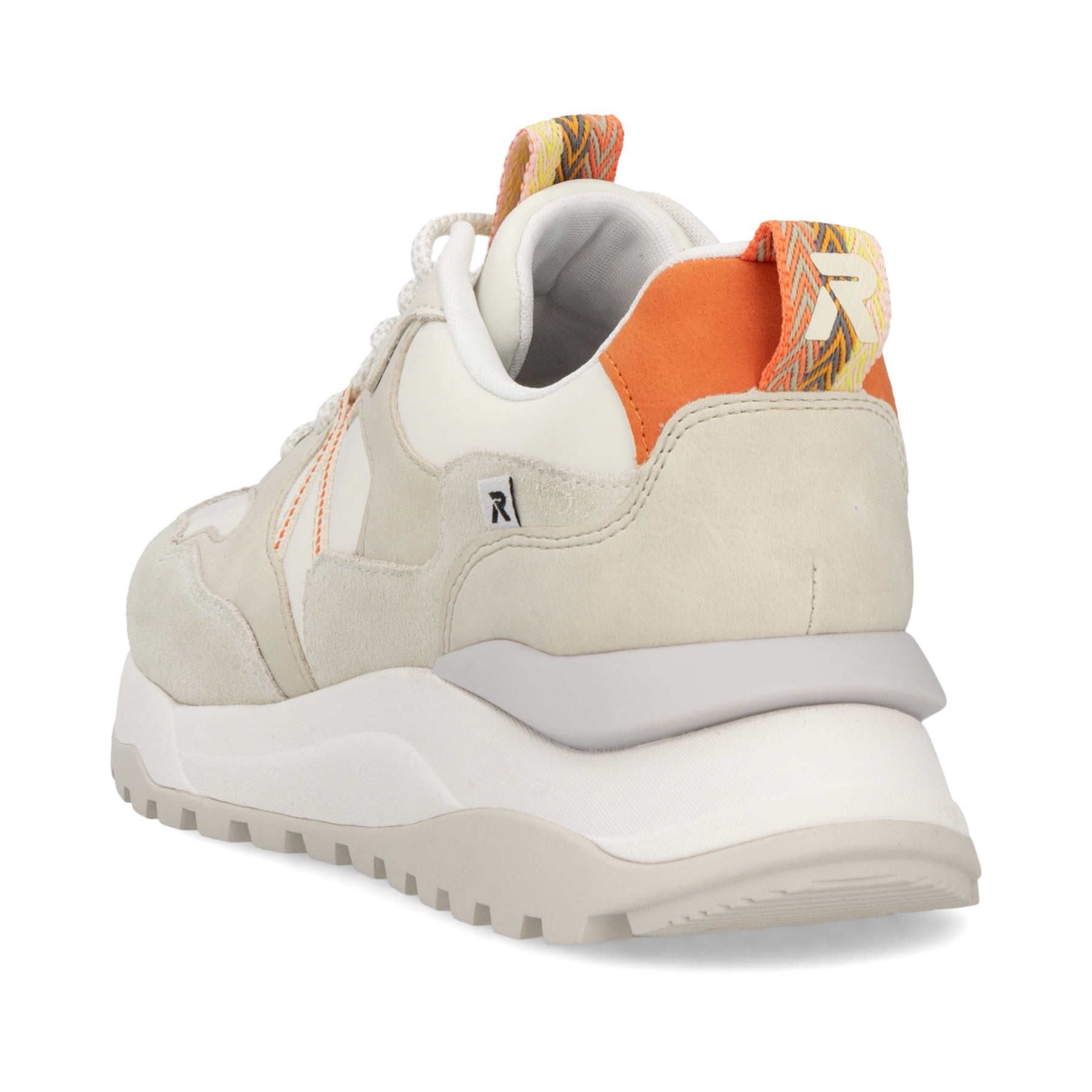 Baskets basses Rieker blanches pour femme W2501-80 avec lacets. Chaussure vue de l'arrière.