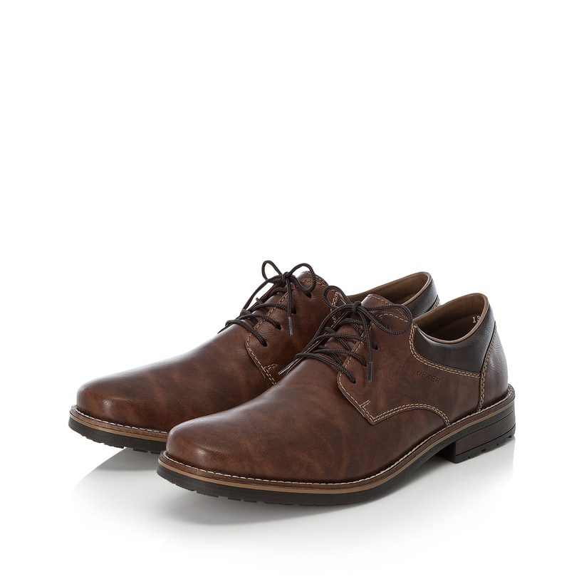 Kastanienbraune Rieker Herren Schnürschuhe 13200-24 mit der Komfortweite G 1/2. Schuhpaar seitlich schräg.