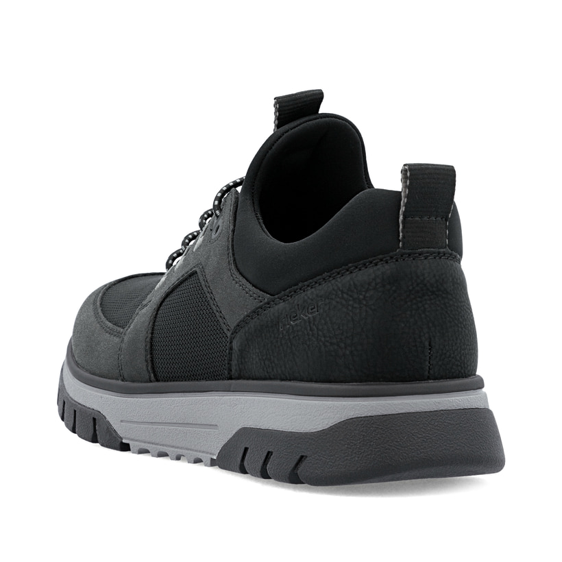 Schwarzgraue Rieker Herren Slipper B9351-00 mit Gummizug sowie der Extraweite H. Schuh von hinten.