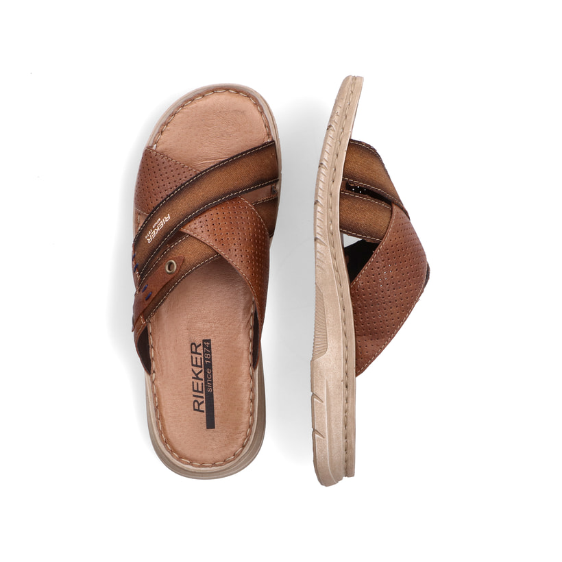 Braune Rieker Herren Pantoletten 21384-25 mit glänzenden Zierösen. Schuh von oben, liegend.