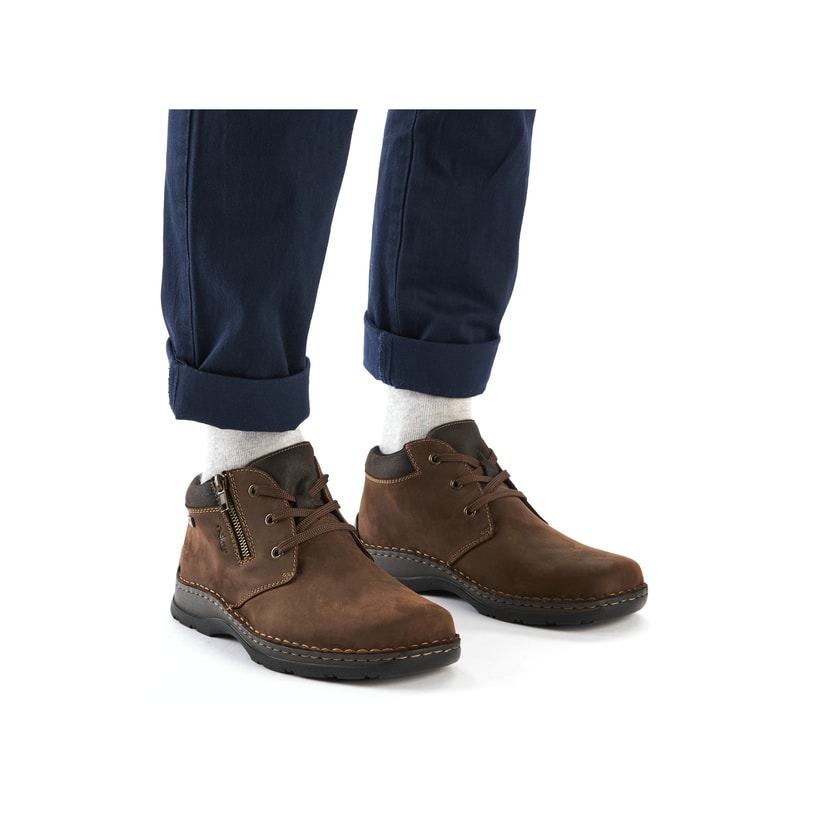 Braune Rieker Herren Schnürstiefel 05342-22 mit wasserabweisender TEX-Membran. Schuh am Fuß.