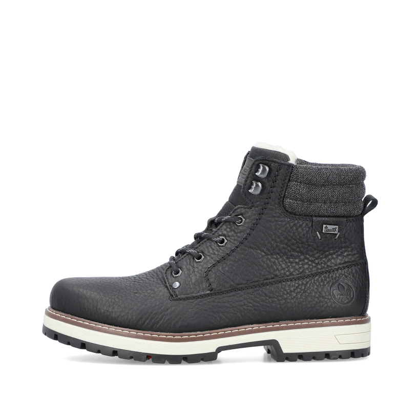 
Tiefschwarze Rieker Herren Schnürstiefel F8301-00 mit Flip-Grip Sohle mit Spikes. Schuh Außenseite