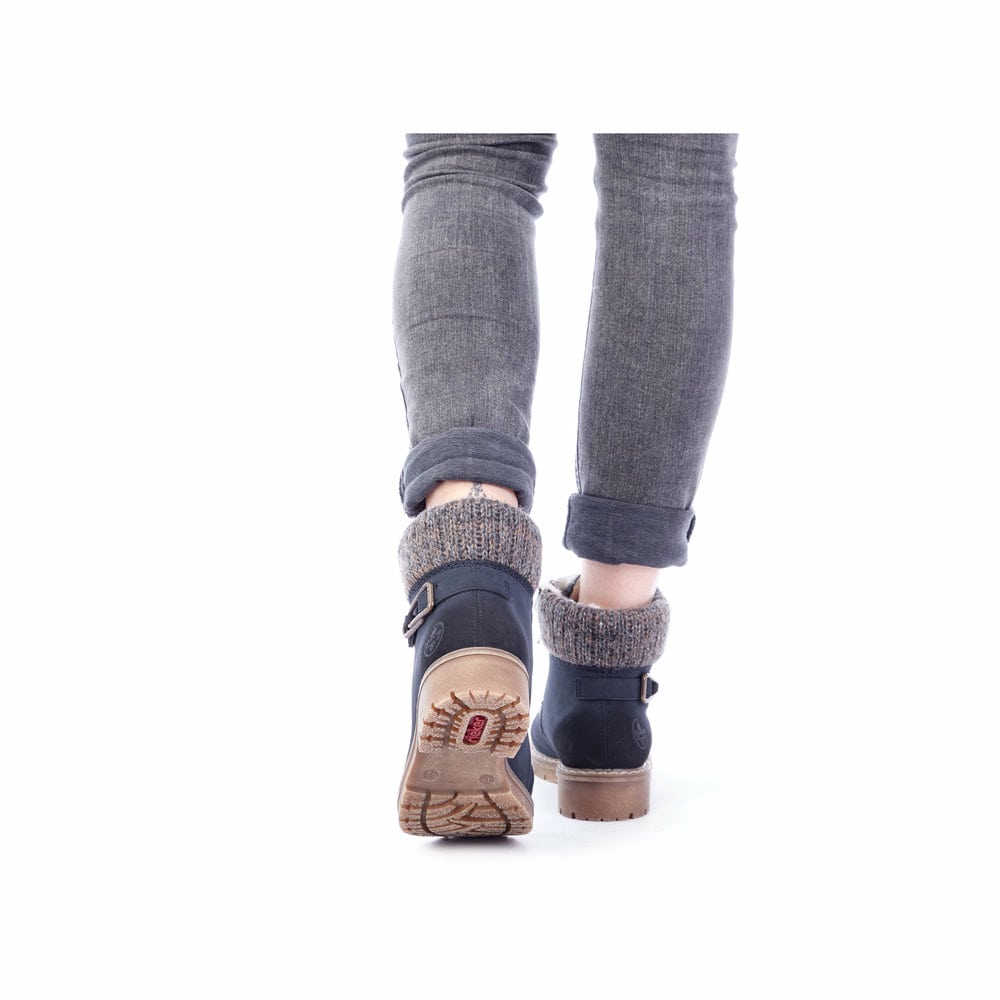Ozeanblaue Rieker Damen Schnürstiefel Y9131-14 mit Schnürung und Reißverschluss. Schuh am Fuß