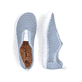 Blaue Rieker Damen Slipper 52866-10, Barfußschuhe in Löcheroptik mit Gummizug. Schuh von oben, liegend.