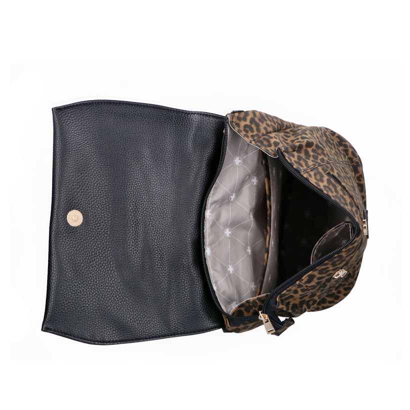Rieker Rucksack H1357-24 in Animalprint mit bunten Details, Reißverschluss und Handyfach. Geöffnet.