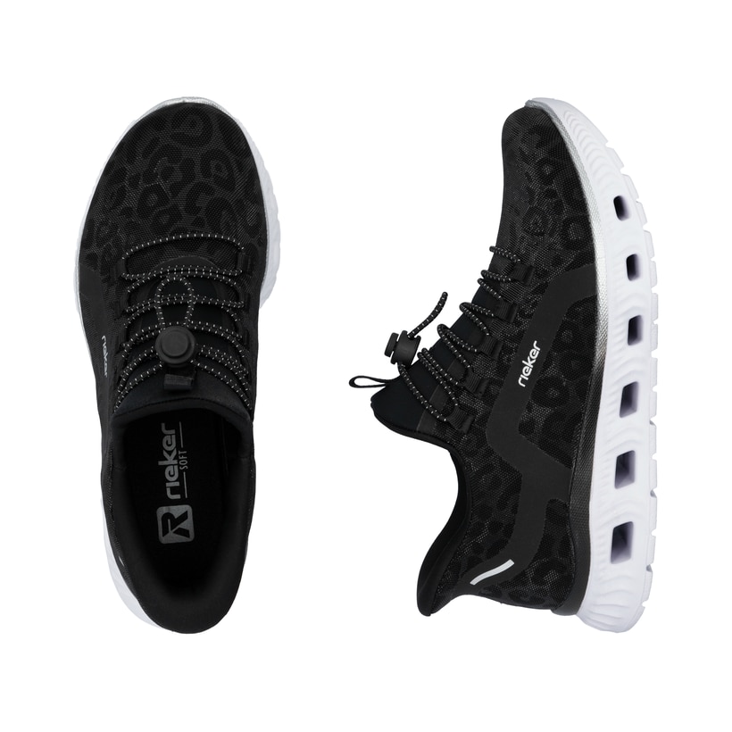 Schwarze Rieker Damen Sneaker Low M6066-01 mit Gummizug sowie flexibler Sohle. Schuh von oben, liegend.