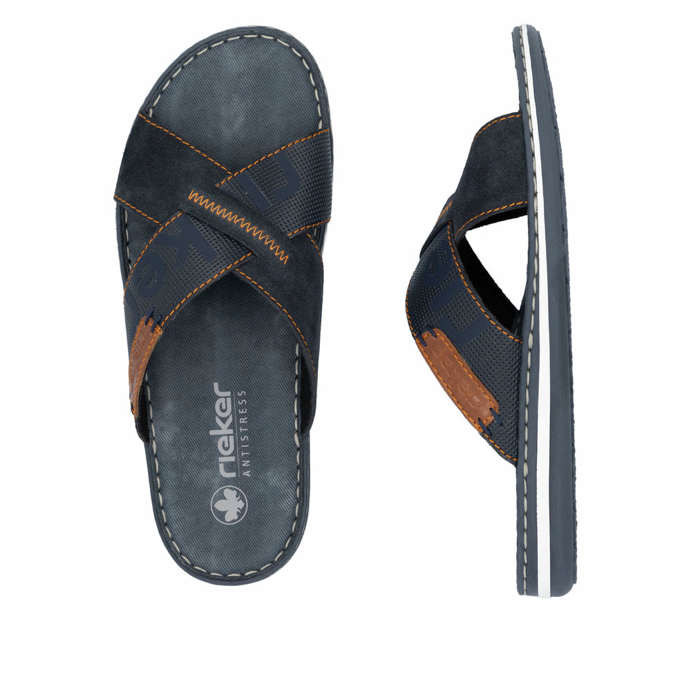 Blaue Rieker Herren Pantoletten 21098-14 mit Komfortweite G sowie leichter Sohle. Schuh von oben, liegend.