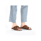 Braune Rieker Herren Pantoletten 25199-22 mit der Komfortweite G 1/2. Schuh am Fuß.