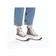 Mehrfarbige vegane Rieker Damen Sneaker High 90010-91 mit einem Reißverschluss. Schuh am Fuß.